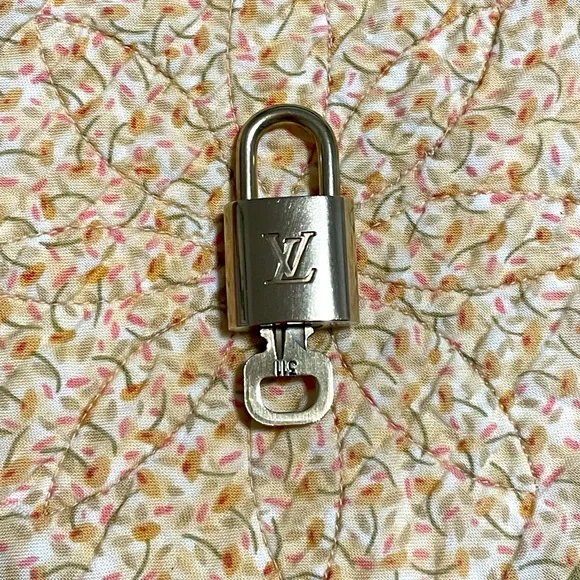 Louis Vuitton Gold Lock #311 with Key - Picture 1 of 4